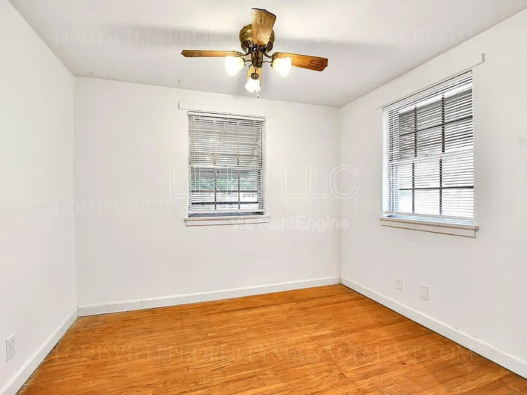 702 Compton St — Photo 5