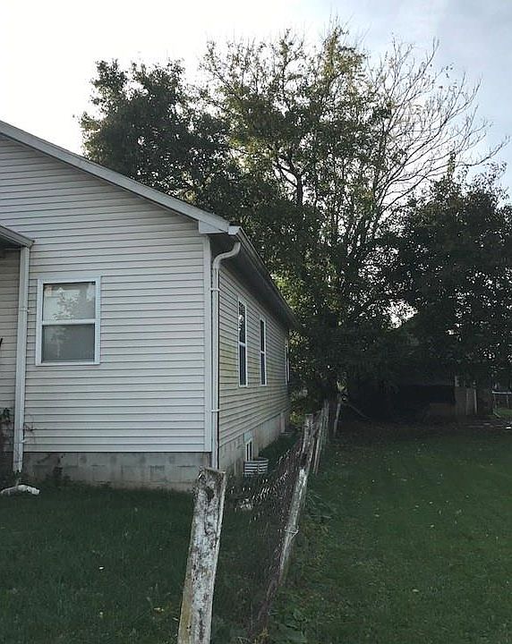 2nd image of 910 N Traub Ave