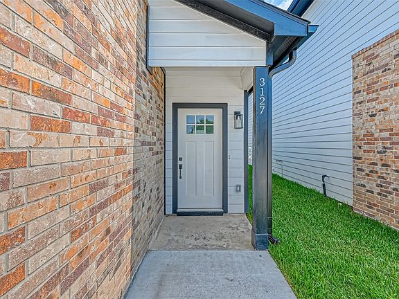 3rd image of 3127 Bolt St