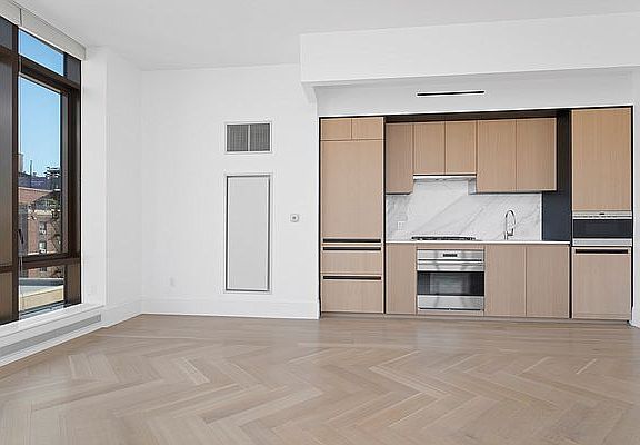 4th image of 215 E 19th St #11F