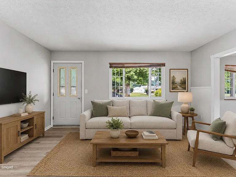 7365 Chennault Dr — Photo 3
