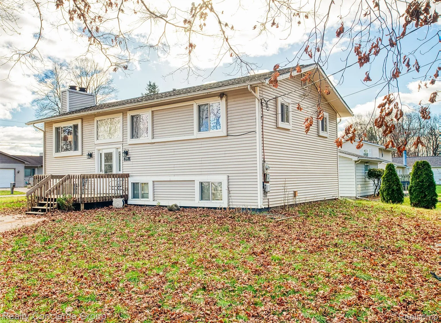 10524 Wallace Lake Dr photo 1