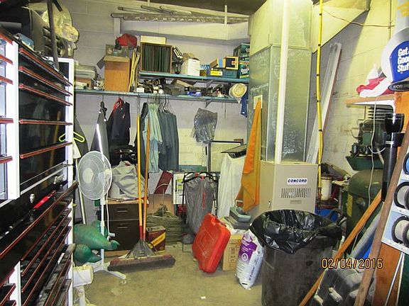 4th image of 113 Benton Ave W