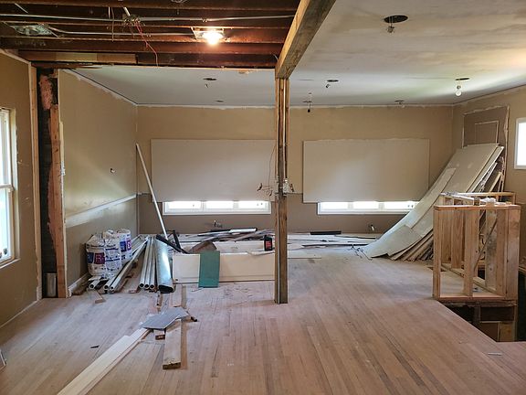 4th image of 8224 S Woodlawn Ave