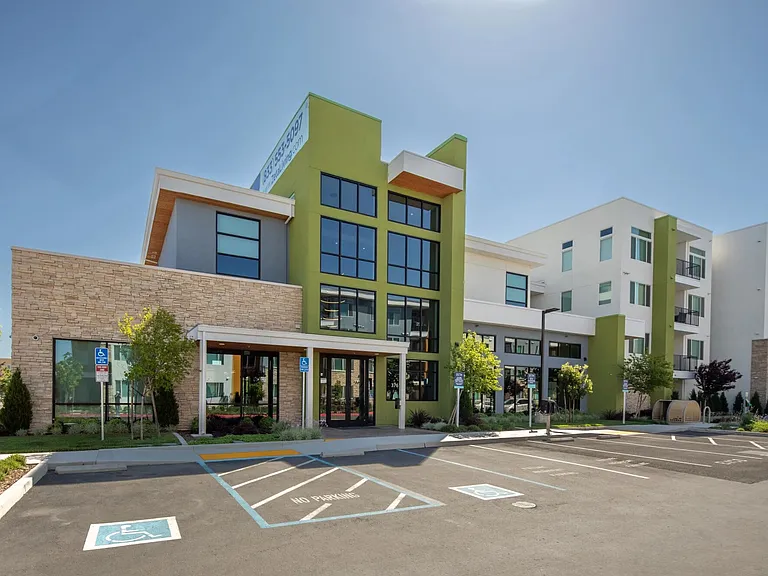Zeta Apartments — Photo 7