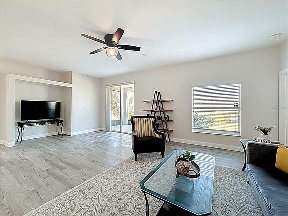 3rd image of 312 Towhee Rd