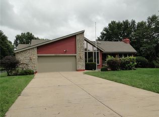 8927 Boten Rd, Lees Summit, MO 64064