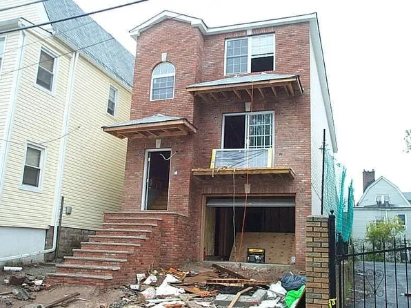 18 Triton Ter, Newark, NJ 07104