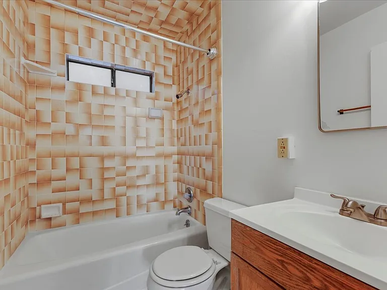 514 Sloat Ave — Photo 10