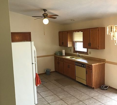 3rd image of 3043 Breezeway Dr