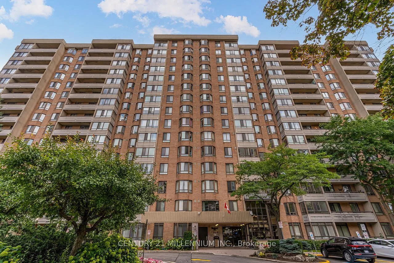 4 bed, $2,800 — Photo 1