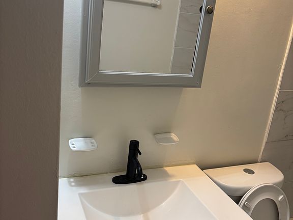 3rd image of 11783 Cedarcreek Dr