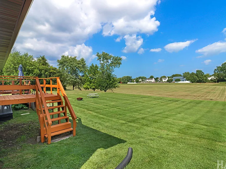 889 Belle Plaine Ave — Photo 13