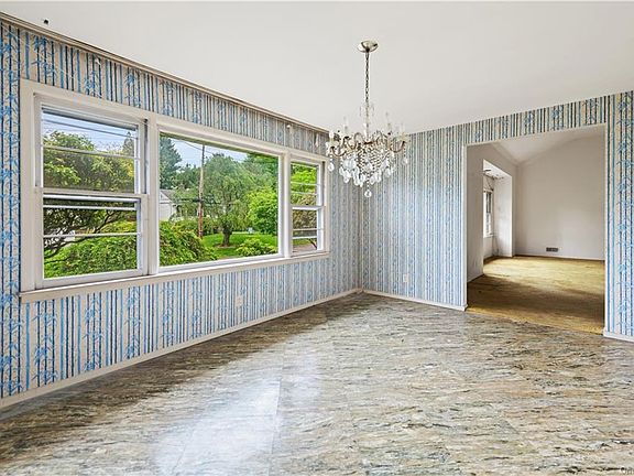 5th image of 14 Carlton Ln