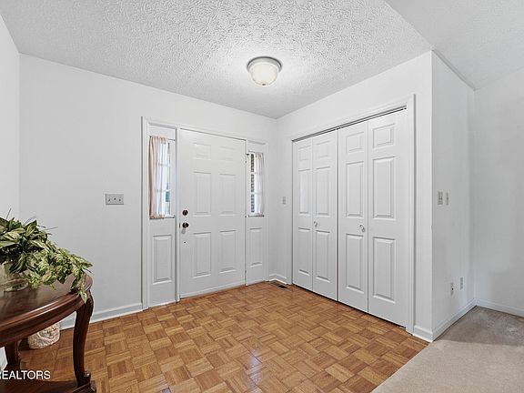 3rd image of 5905 Clearbrook Dr