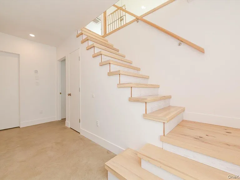 2105 Bay Blvd — Photo 23