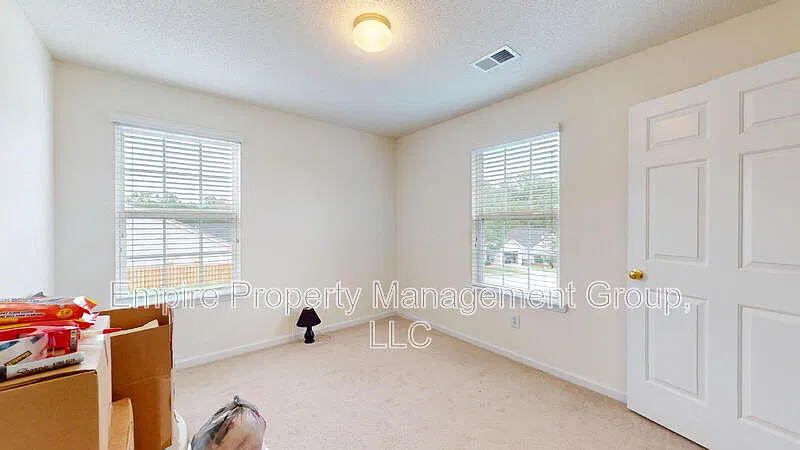 4 bed, 2.5 bath, 1564 sqft, $1,700 — Photo 4