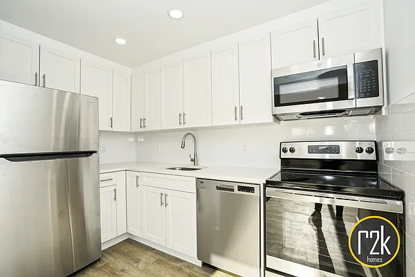 Rented by Realty 2000 Corp | media 5