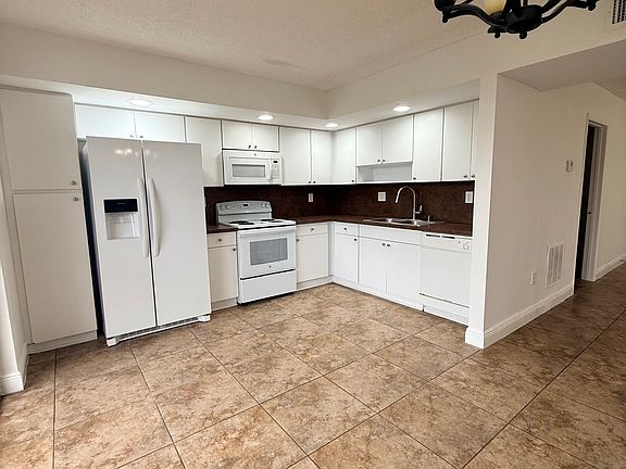4th image of 8520 SW 133 Avenue Rd #407