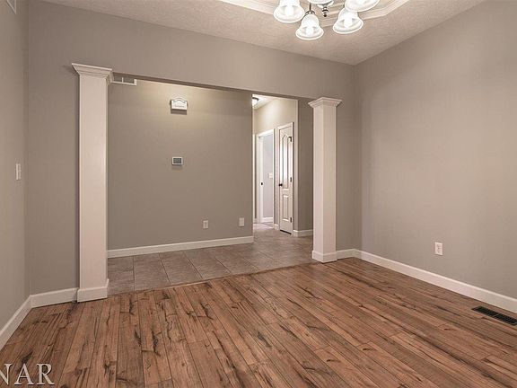 5th image of 7 Crista Ann Ct