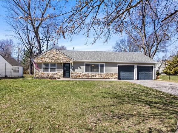 7708 Booth St, Prairie Village, KS 66208
