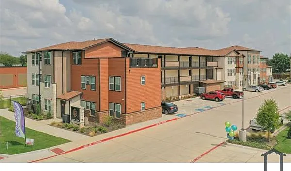 1717 W Irving Blvd — Photo 7