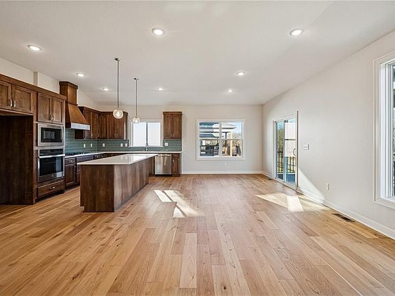 5th image of 901 Reed Dr