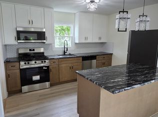 2423 Bloomsdale Rd, Levittown, PA 19057