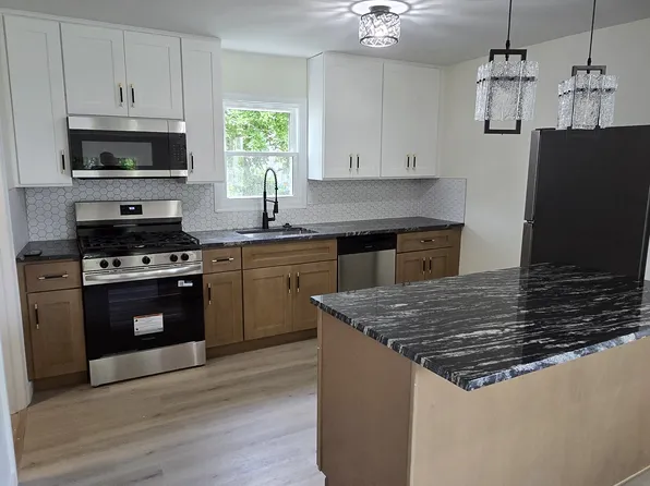 2423 Bloomsdale Rd, Levittown, PA 19057