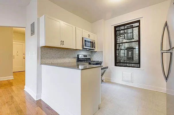 Rented by Hillel Realty Group | media 7