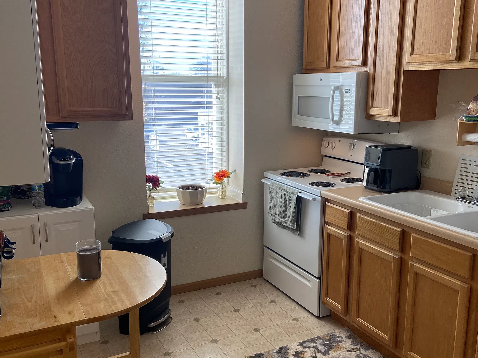 2 bed, 700 sqft, $995 — Photo 1