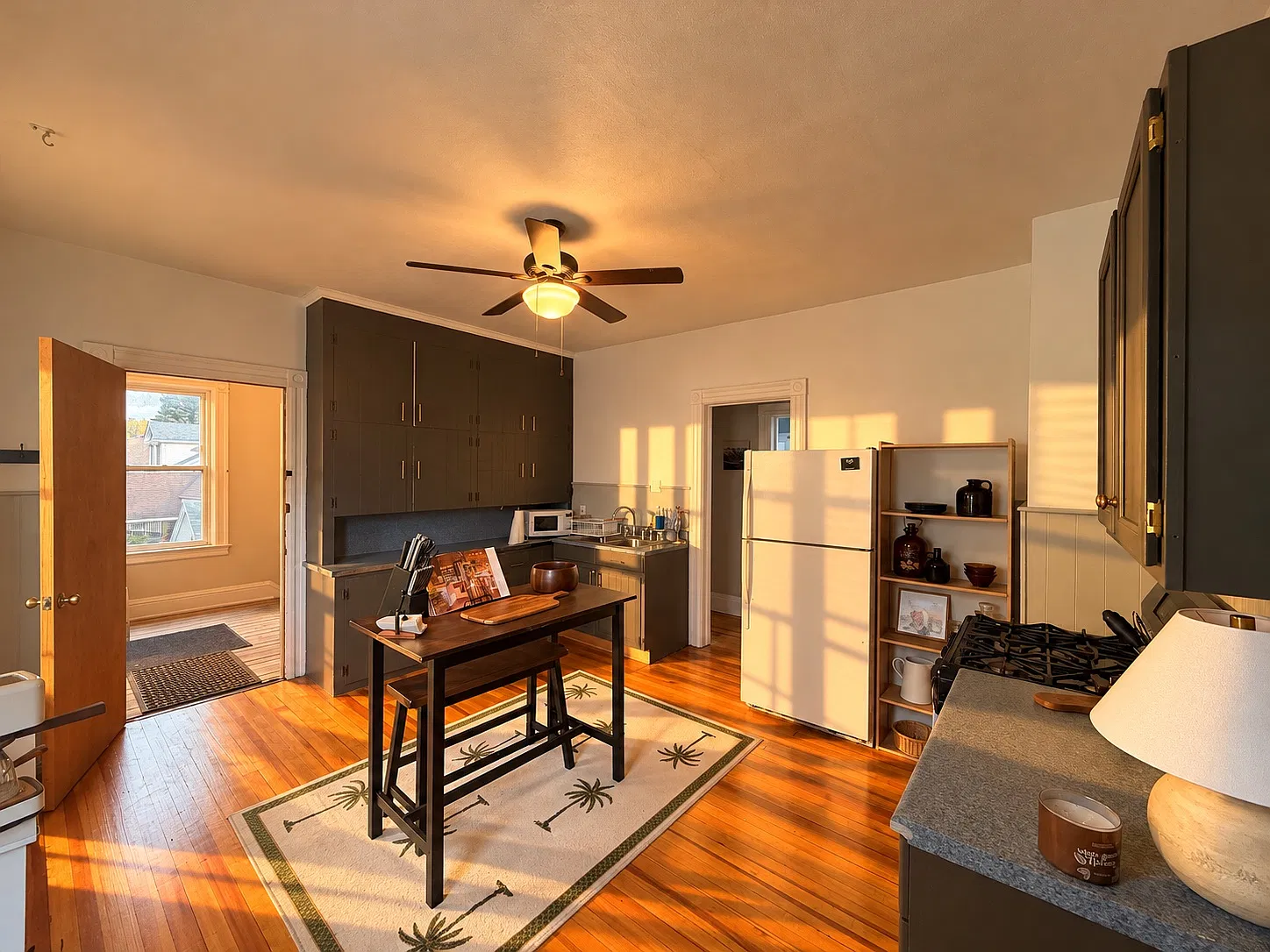 3 bed, 1363 sqft, $2,500 — Photo 3
