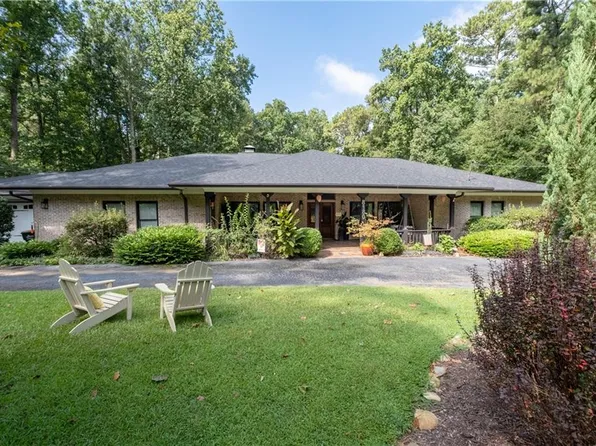 8180 Innsbruck Dr, Sandy Springs, GA 30350
