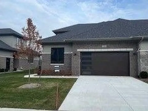 7483 Gramercy Cir #15, West Bloomfield, MI 48322