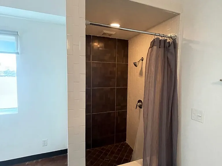 701 Shadow Ln — Photo 35