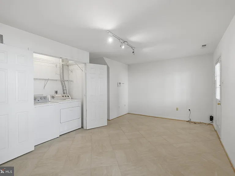 2449 Clover Field Cir — Photo 7