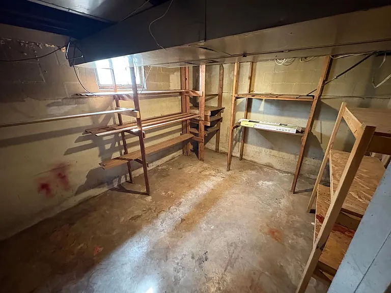 232 N Pine St — Photo 13