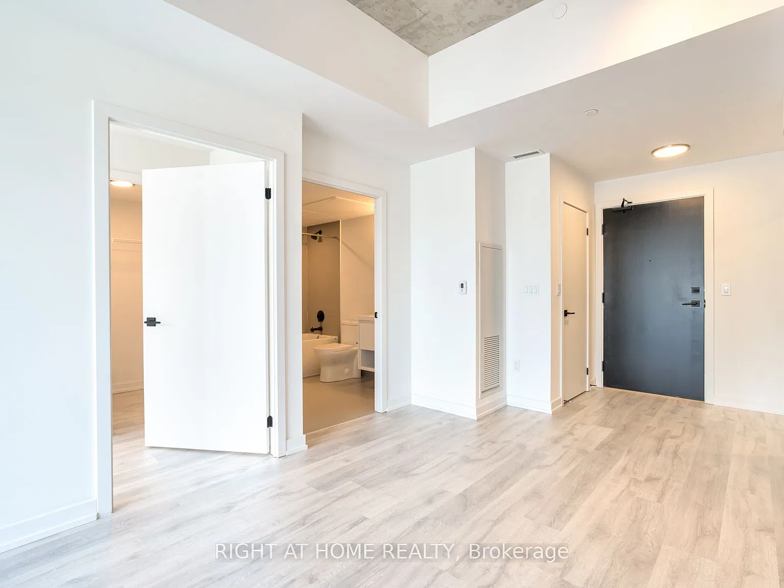 1 bed, $2,400 — Photo 3