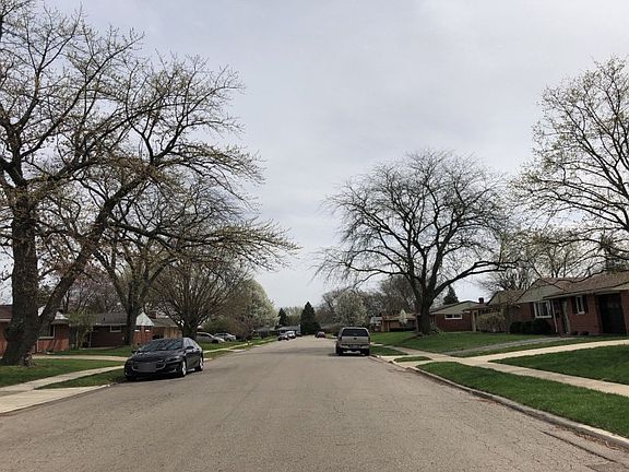 5th image of 634 Corona Ave