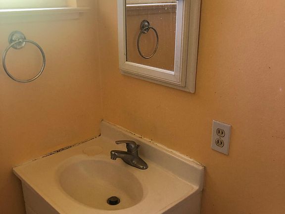 3rd image of 873 Pippin Dr