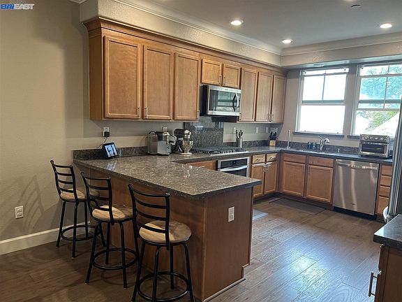 5th image of 100 Chelsea Ct #C
