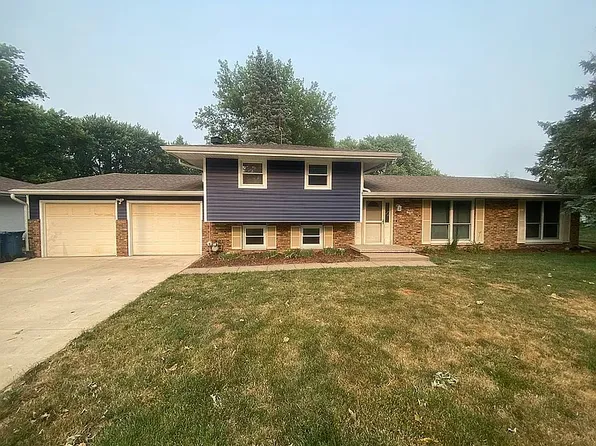 208 S Broadway St, Hudson, IL 61748