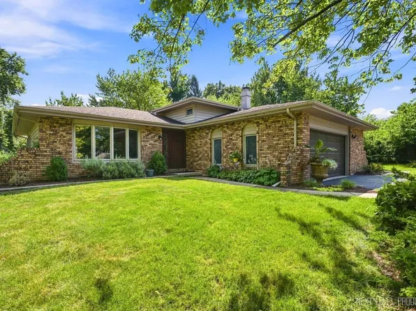 4N849 White Pine Ln, St Charles, IL 60175