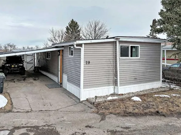 3223 83rd St NW #29, Calgary, AB T3B 5M7