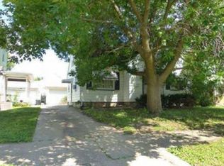 1104 S 6th St, Pekin, IL 61554