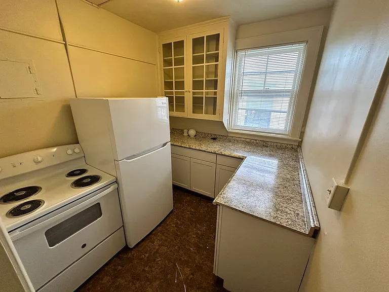 Ebert Apartments — Photo 28