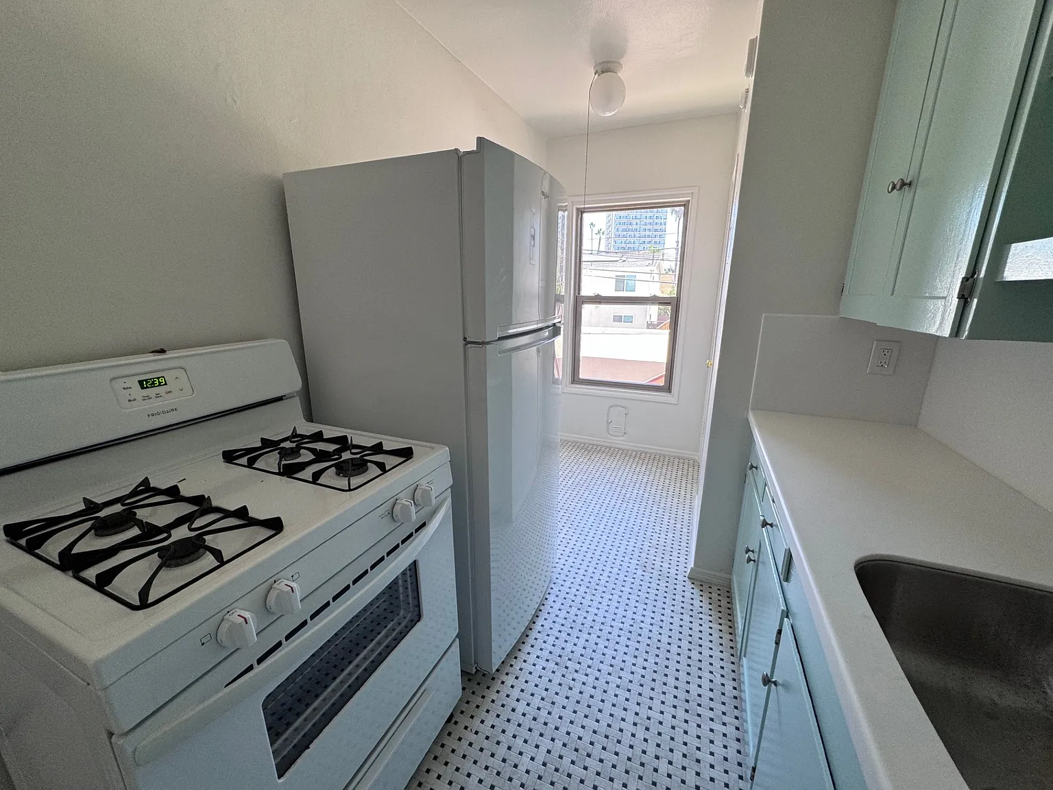 2 bed, $2,600 — Photo 4
