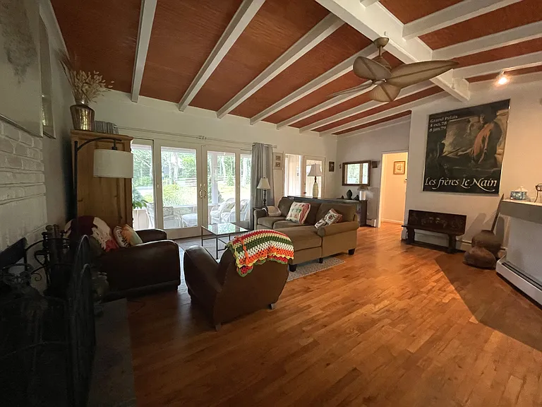 9 Albertines Ln — Photo 8