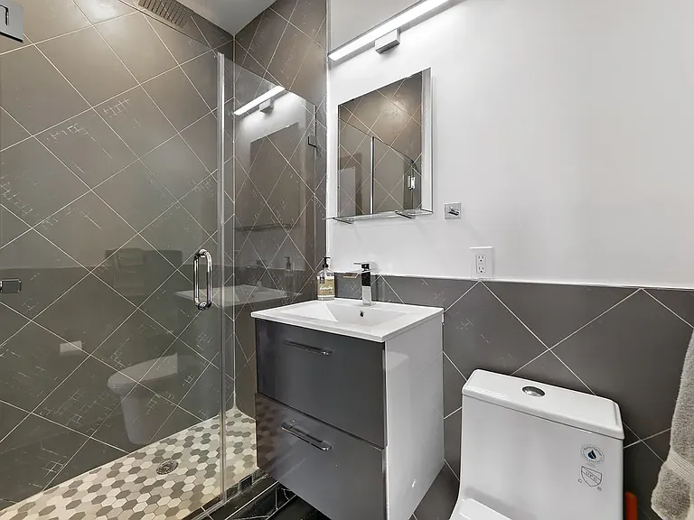 441 N 35th St #2F — Photo 19