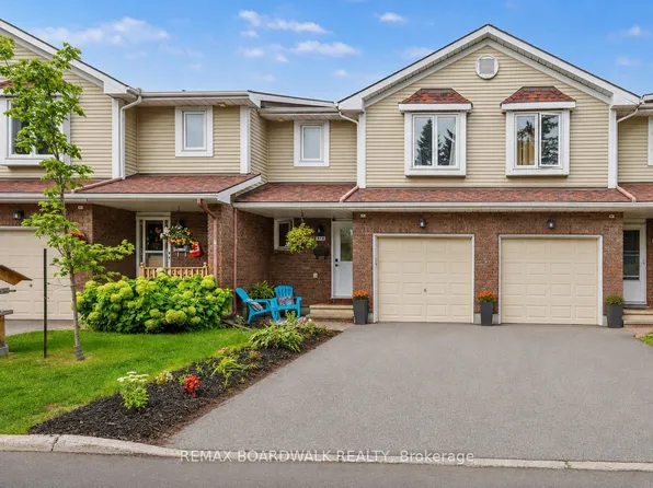 314 Valade Cres, Ottawa, ON K4A 2X4